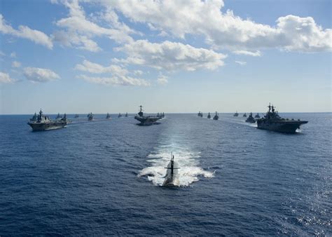 中俄海军参演舰艇在日本海会合