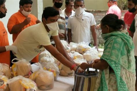 All political parties get together to distribute food to the distressed ...