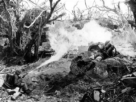 血战硫磺岛：2万日军啃树皮死守36天，美军伤亡数万人艰难夺岛