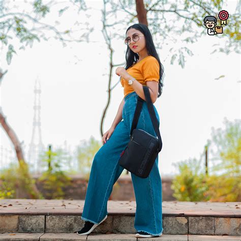 Buy Entizo Black Sling Bag For 10 inches iPad/Tablet Bag Manufacturer