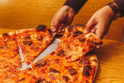 Best Pizza in America: Pizza Shops and Pizzerias For Your Bucket List ...