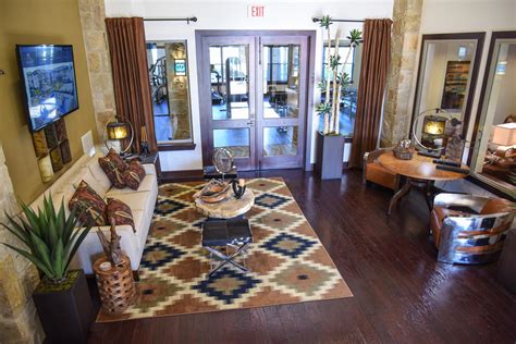 GATEWAY OAKS INTERIORS – Hodges USA