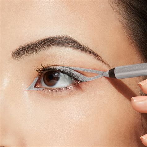 Lakmē Absolute Explore Eye Pencil-Alluring Silver – Fetch N Buy