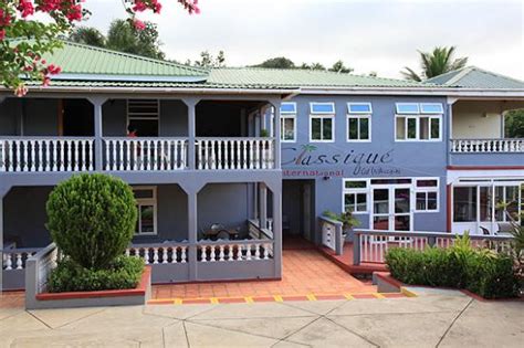 CLASSIQUE INTERNATIONAL IN DOMINICA (Marigot) - Guesthouse Reviews ...