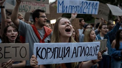 Over 9,000 People Protest in Kiev Against Crackdown on Anti-Corruption ...