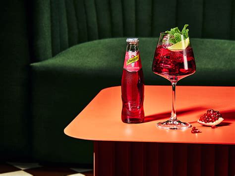 Kennst du schon den neuen Lillet Wild Berry? Schweppes Pomegranate?