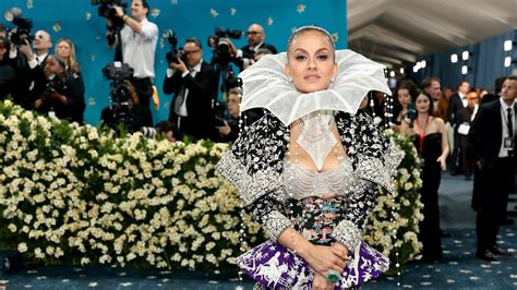 When Gara Met Gala: Natasha Poonawalla’s dazzling ode to Parsi roots ...