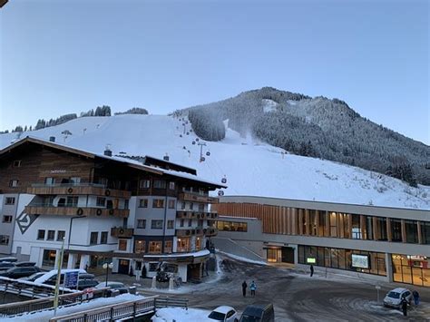 HOTEL HUBERTUSHOF (Saalbach-Hinterglemm) - Hotel Reviews, Photos, Rate ...