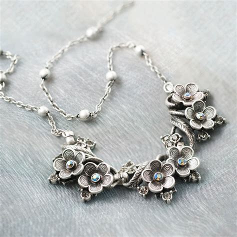 Buy Flower Necklace Online In India - Etsy India
