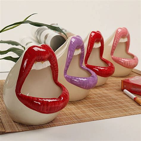 Ceramic Lips Shaped Ashtray – QuirkyStore.in