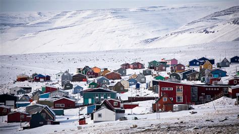 https://agl-web-prod.azureedge.net/media/yfzhl12x/qaanaaq-city-photo-aningaaq-rosing-carlsen-visit-greenland.jpg?format=webp&height=1440&quality=40&rnd=132992506607470000&width=2560