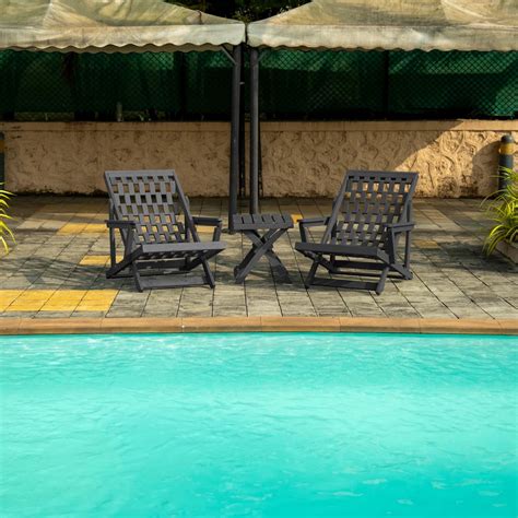 2 Aspen Folding Lounge Chair + 1 Santorini X Table