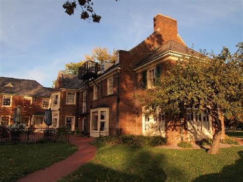 MONTAGUE INN BED & BREAKFAST (Saginaw) - B&B Reviews, Photos, Rate ...