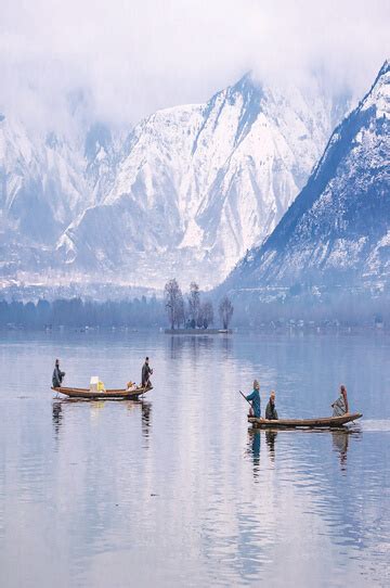 Riviera Hotel Srinagar Kashmir - Best Hotels in Srinagar for Family.