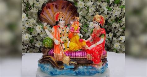 Read story why goddess laxmi sit near feet of lord vishnu lakshmi ji ...