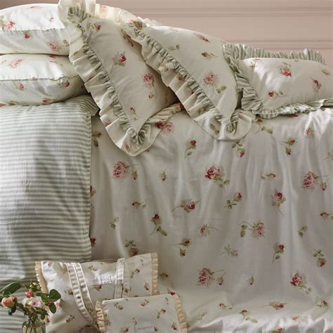 Nostalgic Rose Bed Linen Set | Ditsy Floral Bed Linen with Double ...