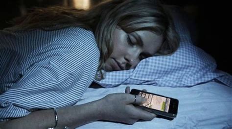 研究表明睡前刷手机会影响睡眠|社交媒体|手机|睡眠_互联网_新浪科技_新浪网