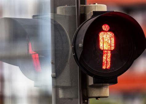 Pedestrians Traffic Signals: A Complete How-To for Pedestrian Lights