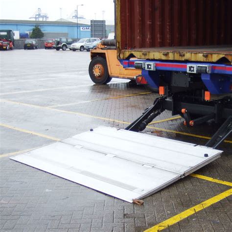 Retractable lift gate - DH-SO7.20 - Dhollandia - for trucks / trailer ...