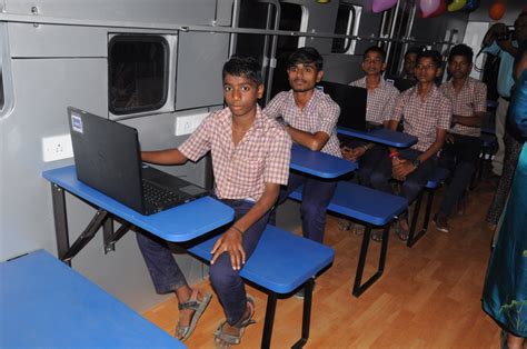 Computer Lab Bus 的图像结果