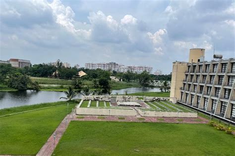 IIM Calcutta Campus: Photos, Virtual Tour