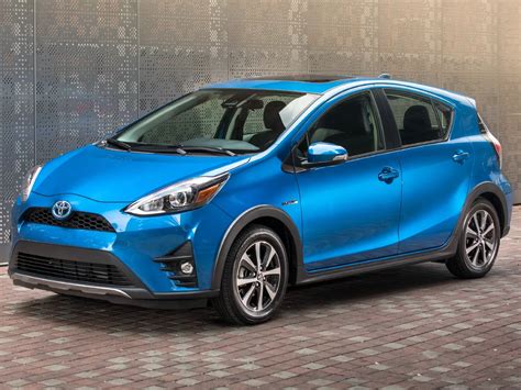 Toyota Prius c - плюсы, минусы, фото и характеристики, цена