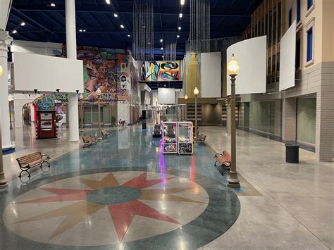 Our Eerie Walk Through The Desolate Primm Outlets - Live and Let's Fly