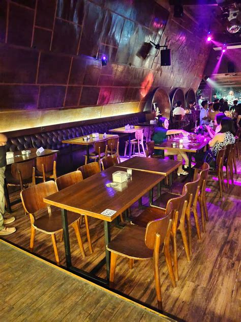 HW HELEN'S NIGHT MART KERTAJAYA SURABAYA - Restaurant Reviews, Phone ...