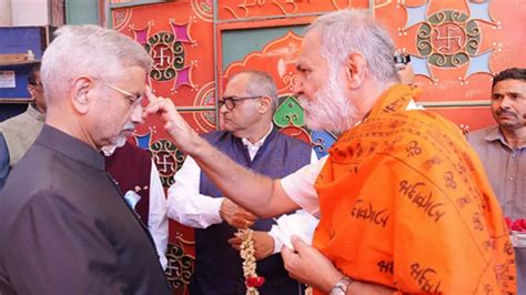 EAM Jaishankar visits Shreenath Ji temple in Manama, calls it true ...
