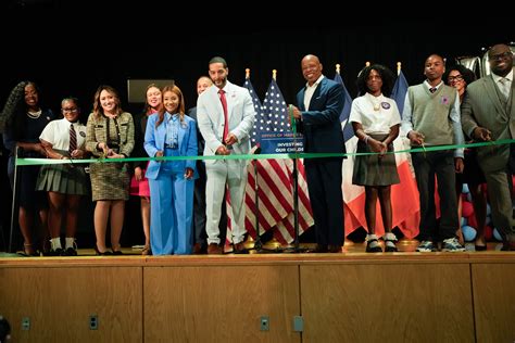 Mayor Adams cuts ribbon at new HBCU Early Prep High School in Jamaica – QNS