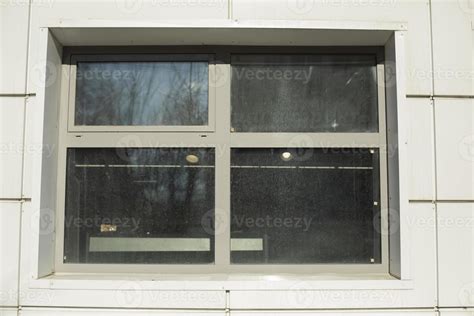 Building Windows Interior 的图像结果