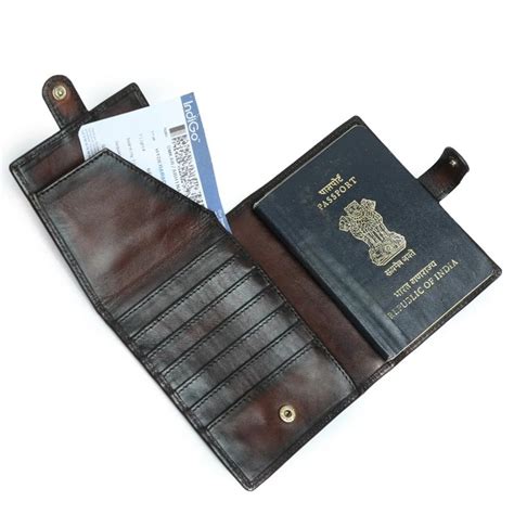 Diwali Gifts For Travel Lovers: Thoughtful Ideas For Every Kind Of Explorer