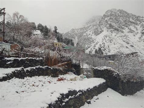 Himachal's Keylong sees season's first snowfall - हिमाचल के केलांग में ...