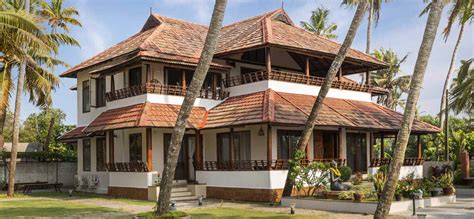 Right on Cherai beach, this home celebrates the rich architecture of ...