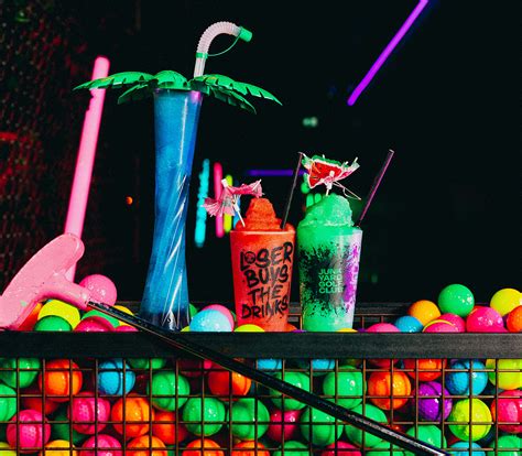 Manchester | STUDENT TICKET DEALS AND HAPPY HOUR : Junkyard Golf Club