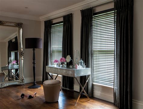 BLINDS/ VENETIAN BLINDS