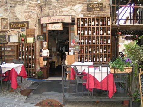 First Pizza Restaurant 的图像结果