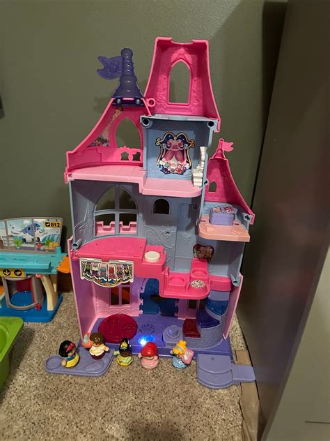 Fisher Price Little People magic wand Princess Castle Action Figures