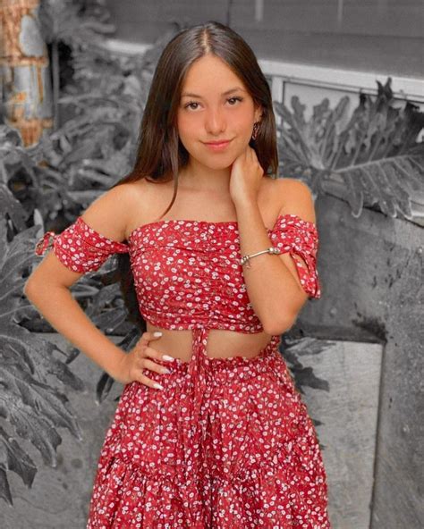 Pin de Ybi Korina en Shaula Ponce | Hermosas celebridades, Ropa, Chicas