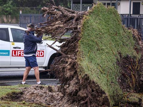 Cyclone Alfred weakens but dangerous winds, flooding continue ...Qatar