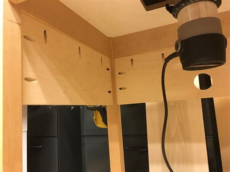 How to Install a Router Under a Router Table 的图像结果