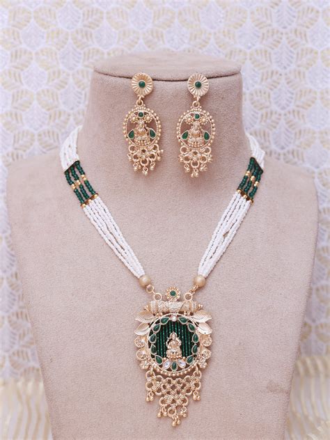 Emerald Madhu Temple Necklace Set – Gehna Ghar
