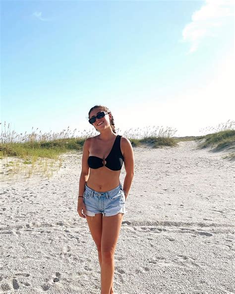 Kaitlan Collins boyfriend, husband, married, mother, Bikini photos ...
