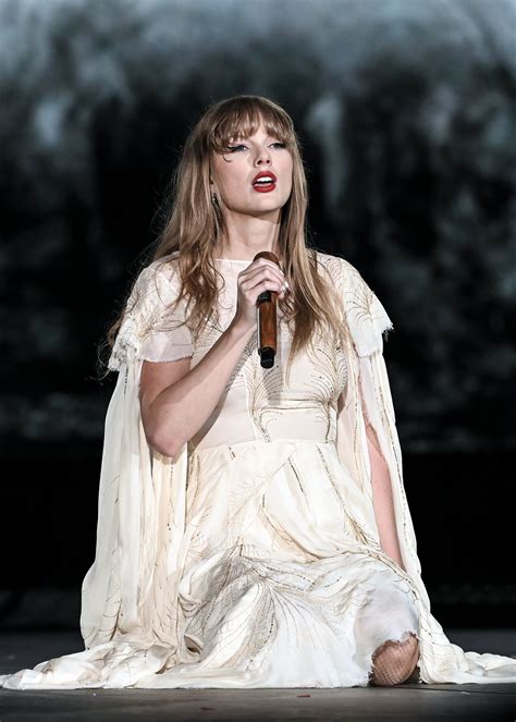 Pin by Okyanus Fenty on Taylor Swift | Taylor swift outfits, Taylor ...