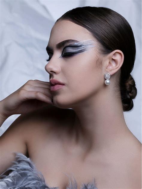 Drop of Oyster CZ Stud Earrings – Curio Cottage