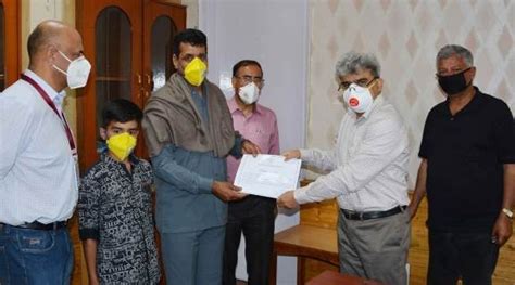 Dulloo awards Health Deptt's Ambulance driver for his exemplary ...
