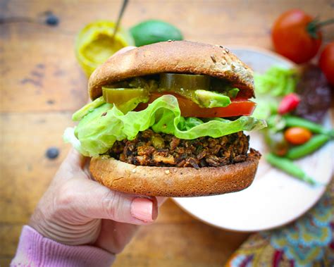 Healthy Tuscan Farro & White Bean Veggie Burgers - Evesfit