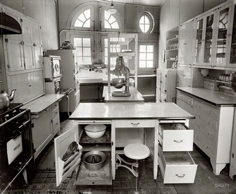 Vintage 1920 Kitchen