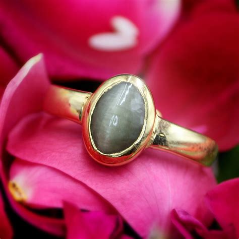 Buy Original Lahsuniya (Cat's Eye) Gemstone