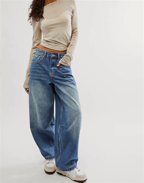 Trending: Oversized And Slouchy Jeans - Denimology